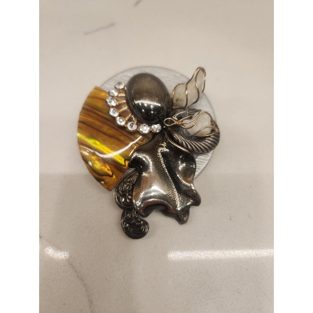 Unusual Brooch Pin Round With Applied Cabachon Rhinestones‎ Leaf Abstract Design
